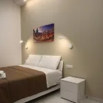 בית הארחה Front House 3*