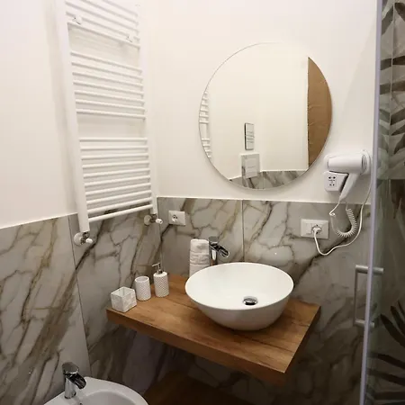 Affittacamere Front House *