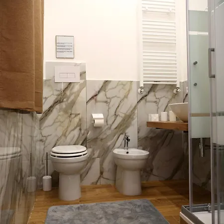 Pensión Front House 3*